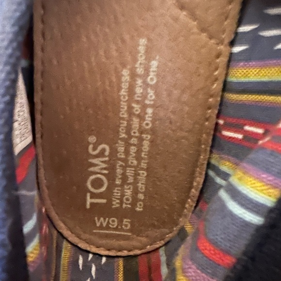 TOMS Size 9.5 - Picture 6 of 10